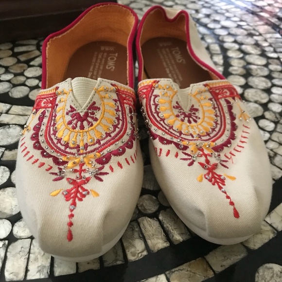 Toms Beaded Red and Cream tribal print beaded shoe - Picture 6 of 6